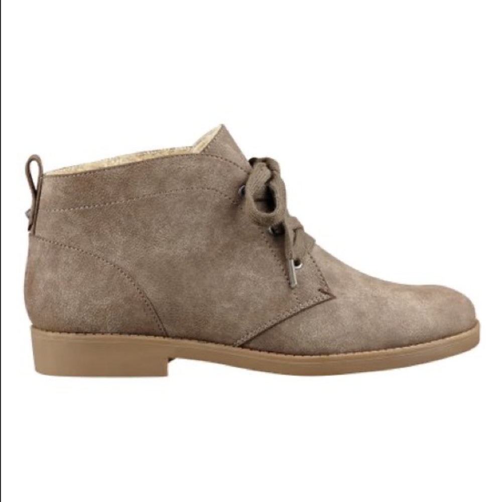 EUC | Women’s faux-suede chukka boots